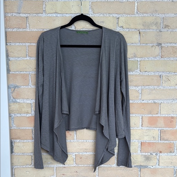 Velvet by Graham & Spencer Greenish/Gray Open Front Women's Sweater - Picture 2 of 8